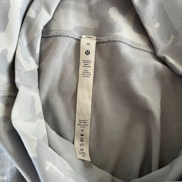 Lululemon High Rise Wunder Under Pale Lavender Gray White Camo Pattern, Size 10 - Picture 4 of 4